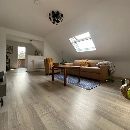 Apartment Mit Balkon Dg